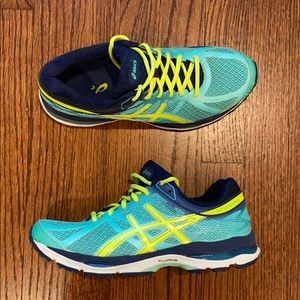 WOMENS ASICS gel-cumulus 17 (NEVER WORN)